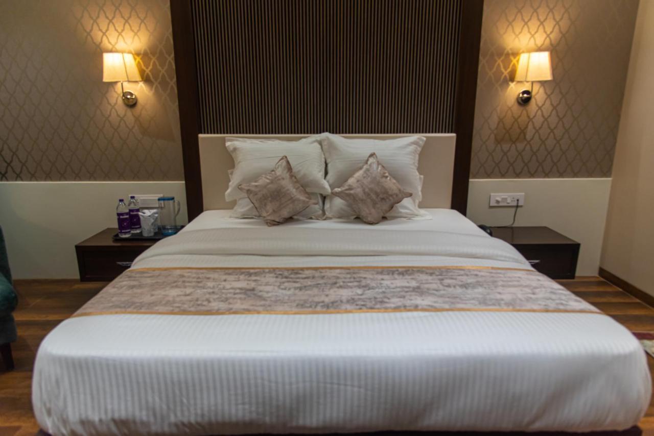 Hotel Royal Livin فاراناسي المظهر الخارجي الصورة