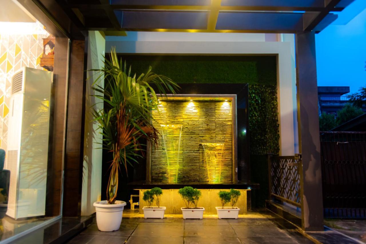 Hotel Royal Livin فاراناسي المظهر الخارجي الصورة