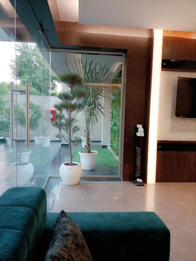 Hotel Royal Livin فاراناسي المظهر الخارجي الصورة
