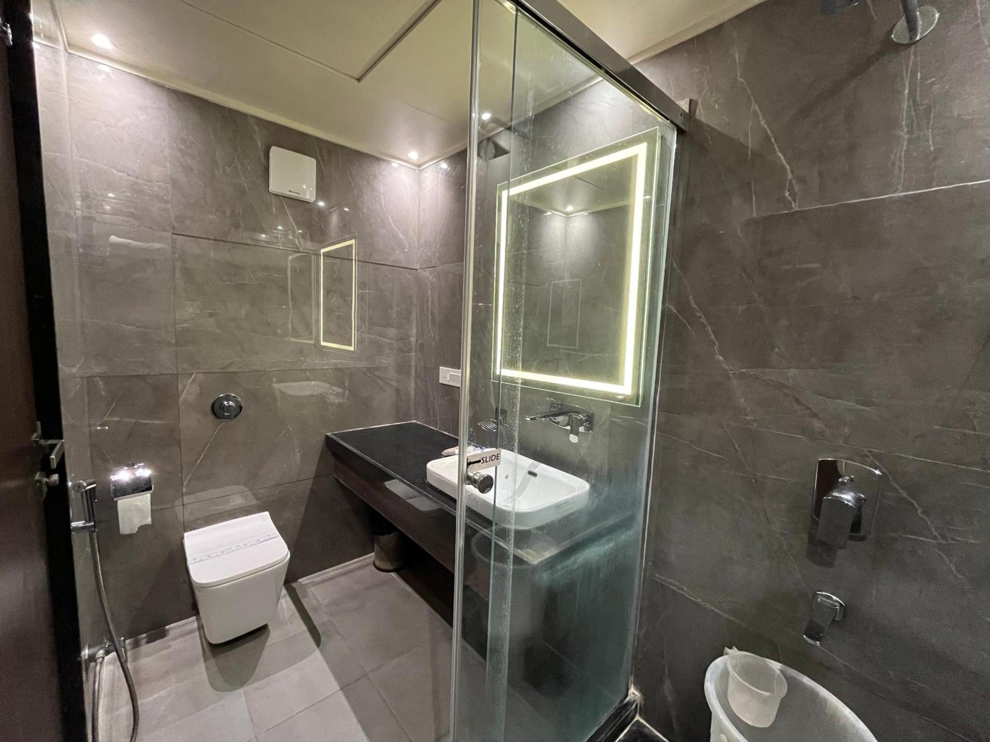 Hotel Royal Livin فاراناسي المظهر الخارجي الصورة