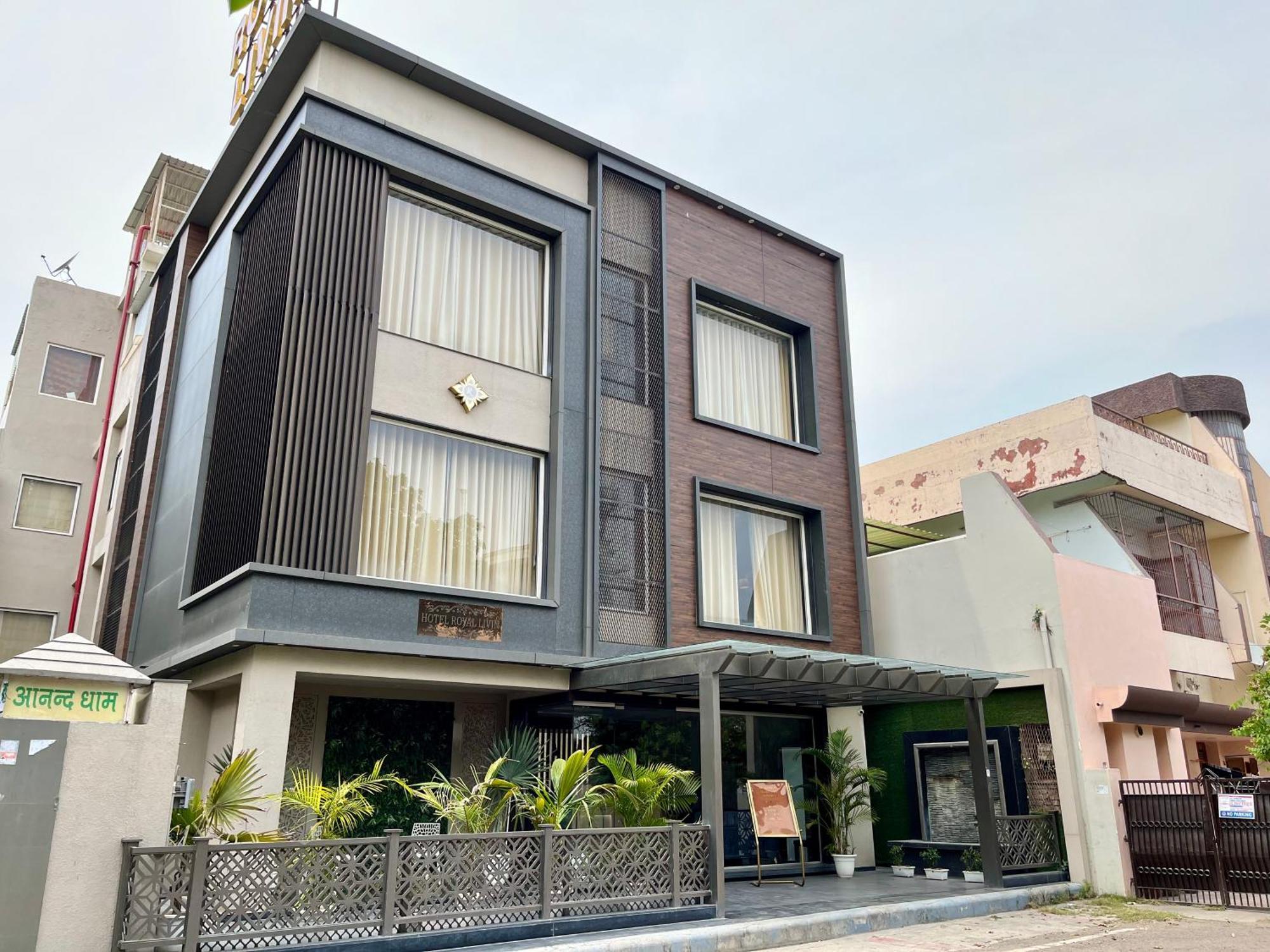Hotel Royal Livin فاراناسي المظهر الخارجي الصورة