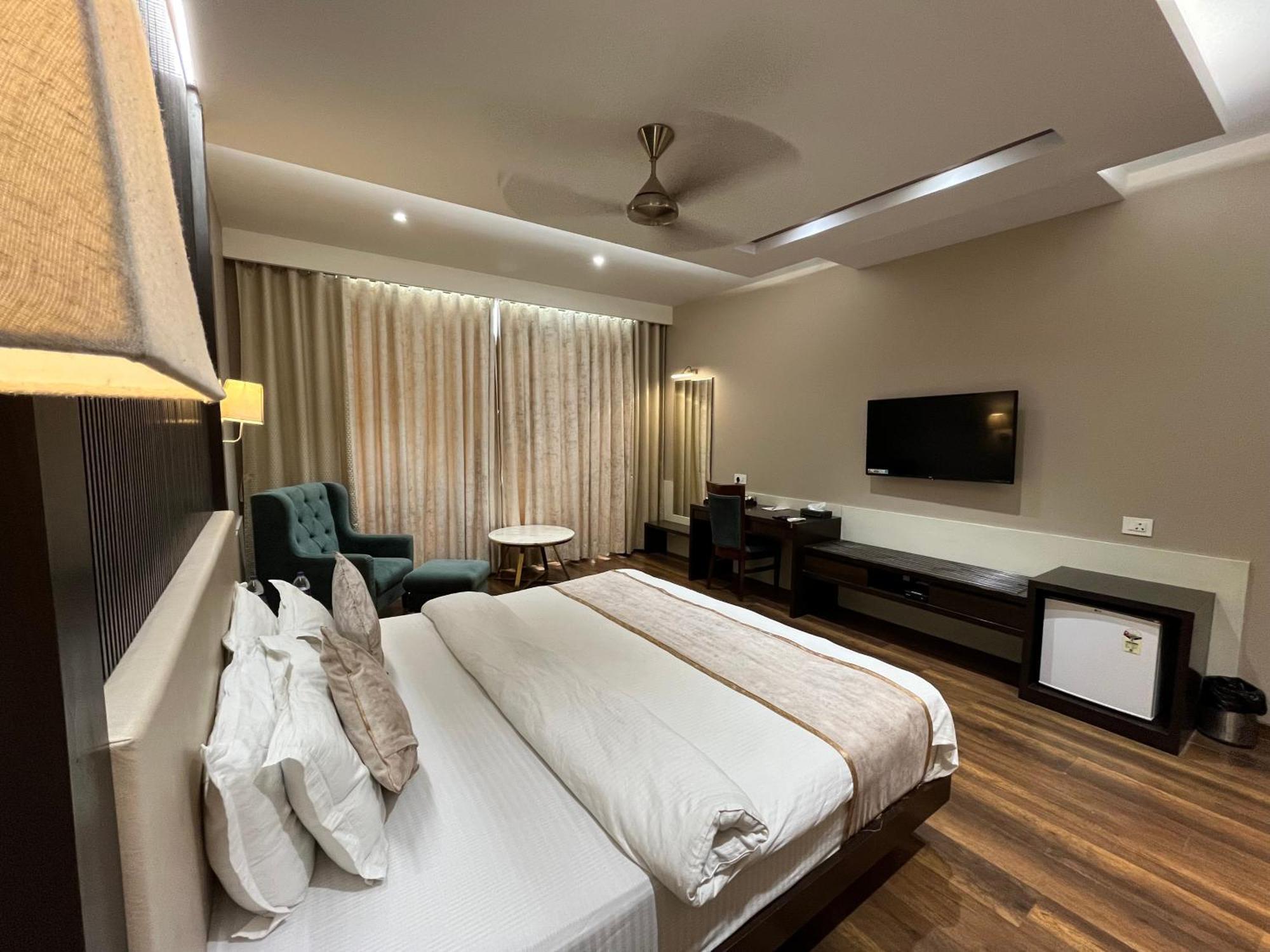 Hotel Royal Livin فاراناسي المظهر الخارجي الصورة