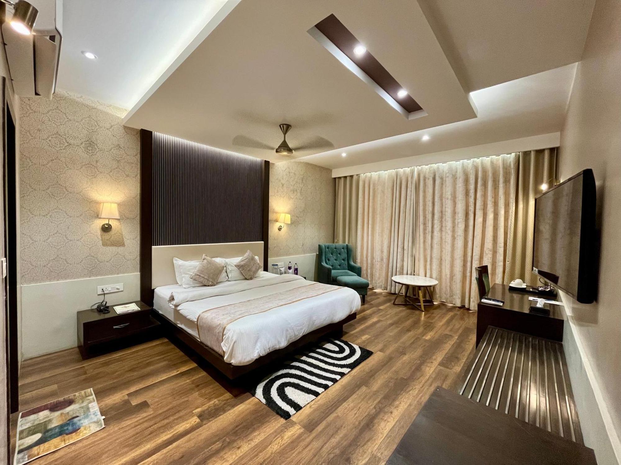 Hotel Royal Livin فاراناسي المظهر الخارجي الصورة