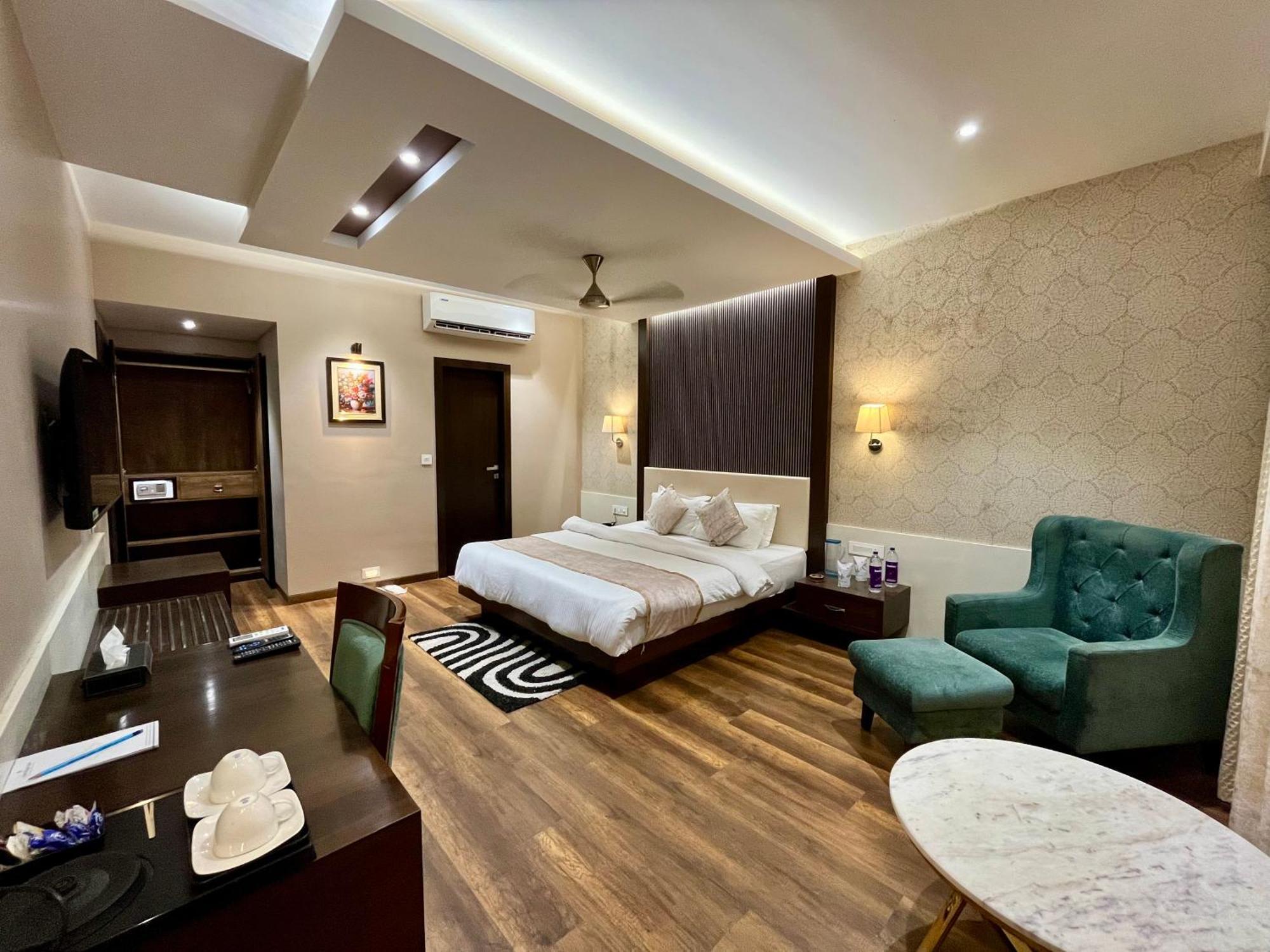 Hotel Royal Livin فاراناسي المظهر الخارجي الصورة