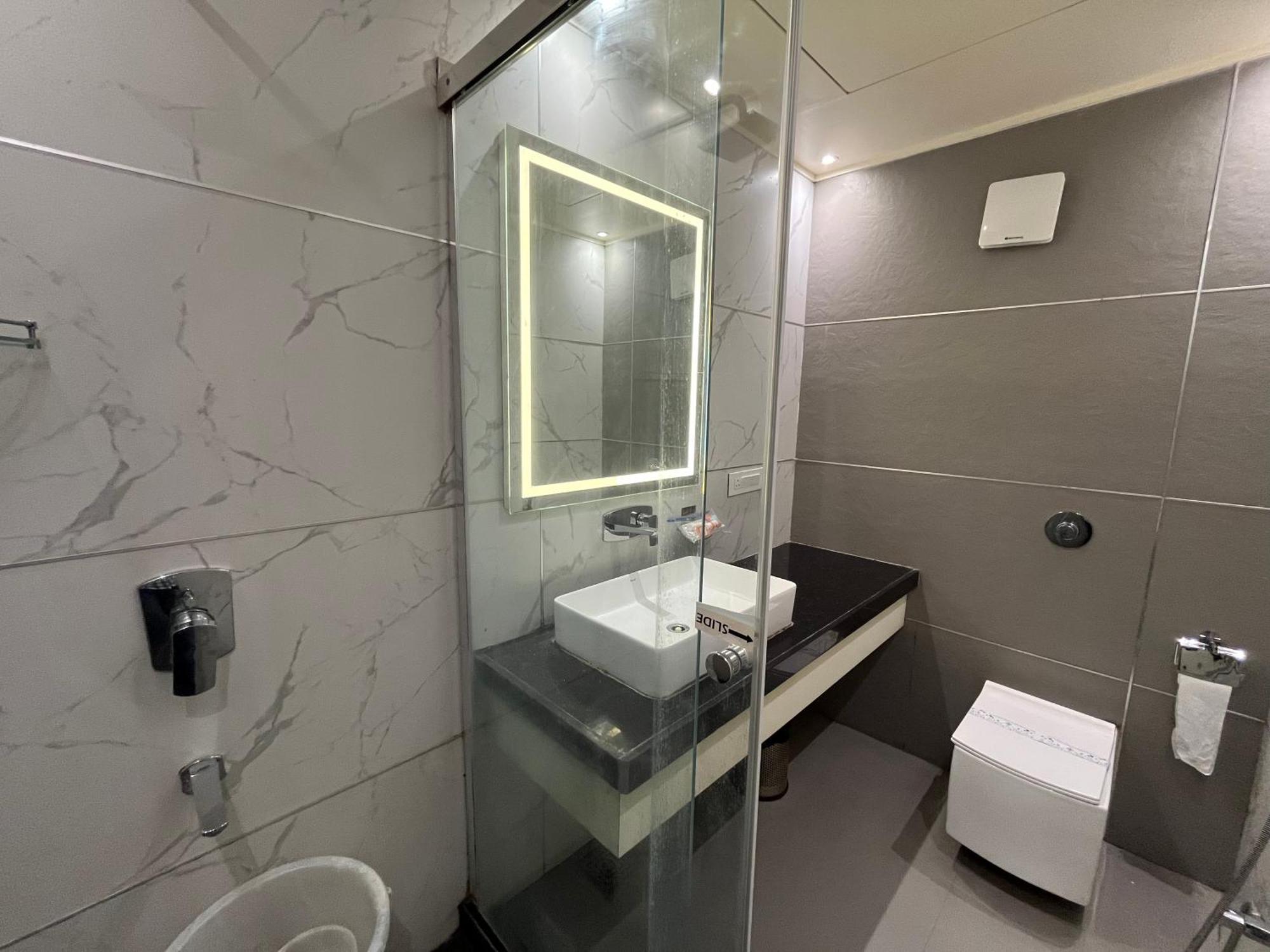 Hotel Royal Livin فاراناسي المظهر الخارجي الصورة