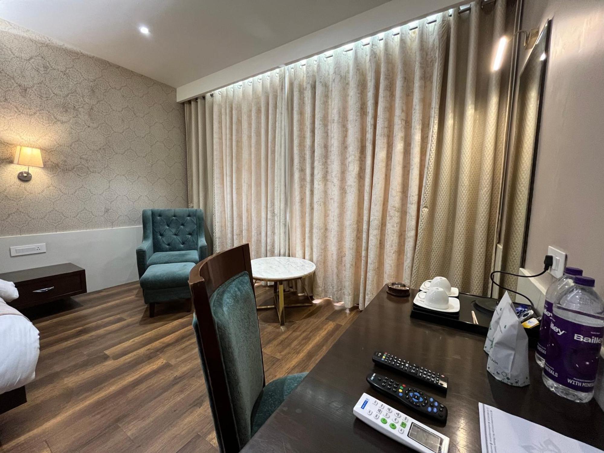 Hotel Royal Livin فاراناسي المظهر الخارجي الصورة